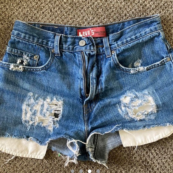 high rise levi’s festival cutoff shorts - Picture 3 of 4
